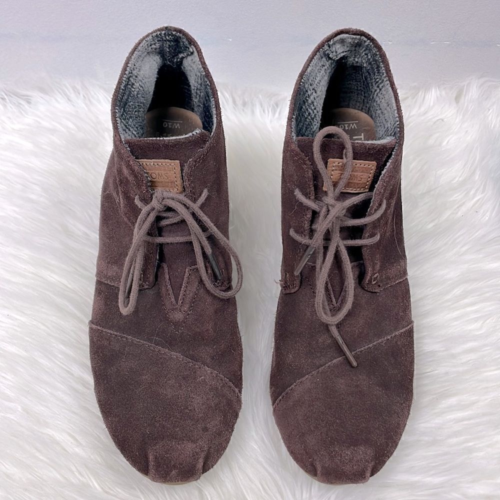 TOMS | brown suede wedge booties 10.0 front lace closure.